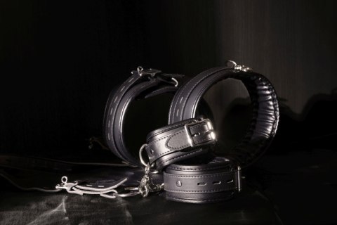 Uprząż w klimacie BDSM - Body Harness with Thigh and Hand Cuffs - Black Ouch!